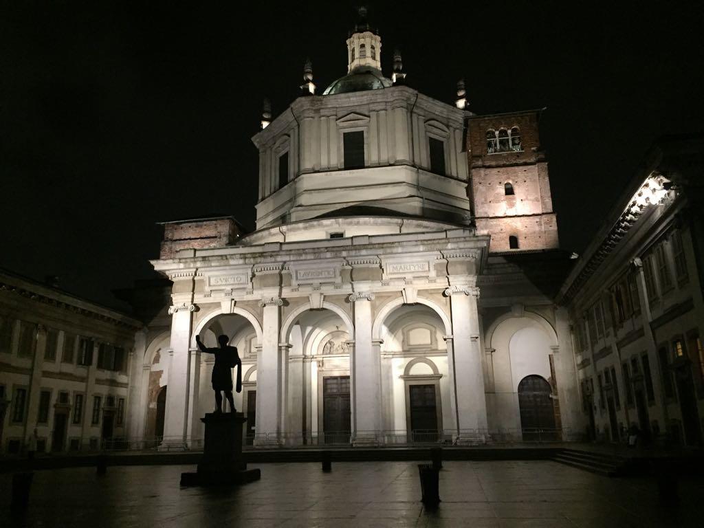 De Amicis Apartment Near Duomo มิลาน ภายนอก รูปภาพ